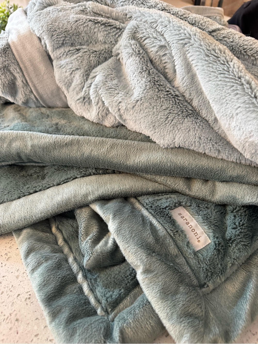Lot of saranoni luxury toddler blankets